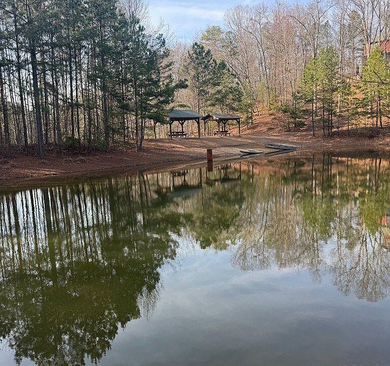 1st image of 208 Lake Forest Dr