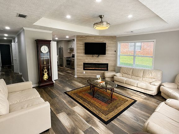 2nd image of 1116 Summer Brook Rd