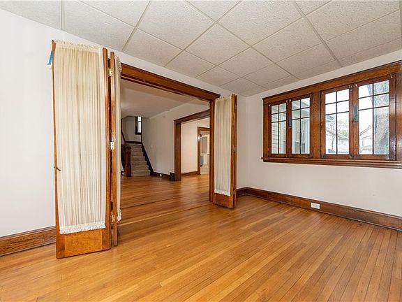 5th image of 3107 Essex Rd