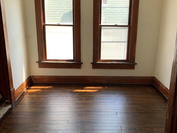 middle bedroom