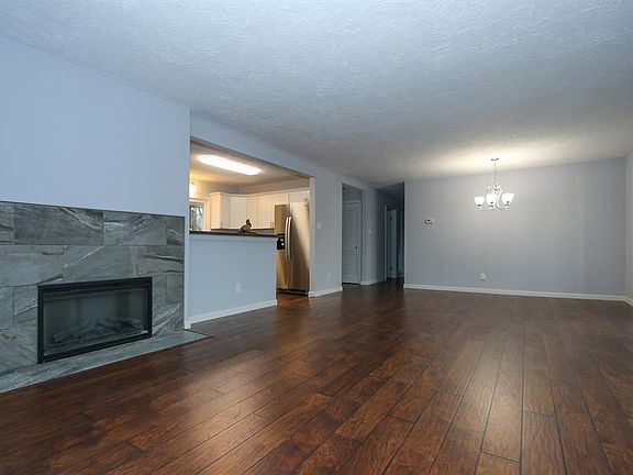 5th image of 838 S Elm St