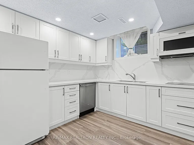 162 Walton Dr #BASEMENT — Photo 7