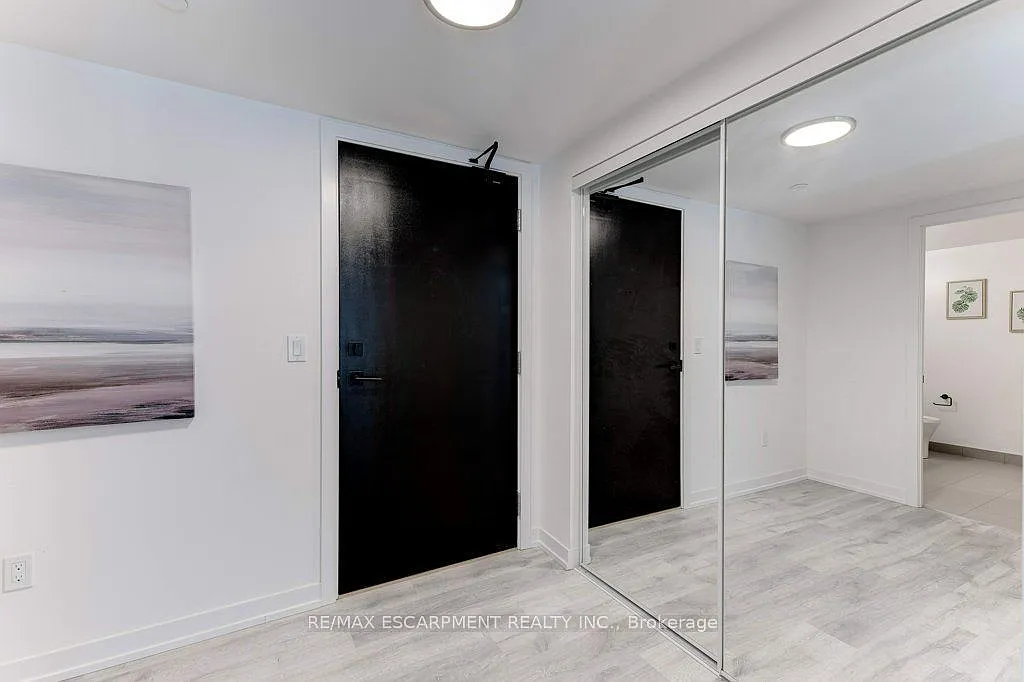 3 bed, $4,300 — Photo 4