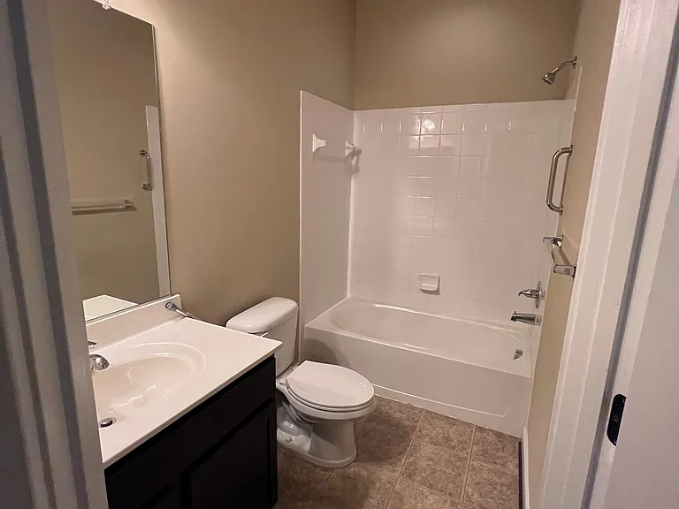 109 Saginaw Dr — Photo 8