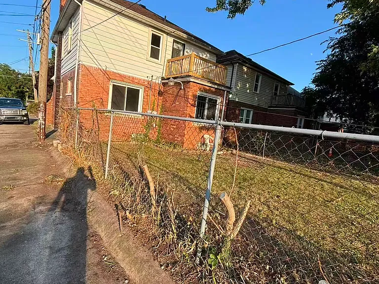 15895 Ohio St — Photo 3
