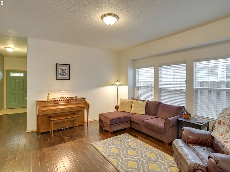 8800 N Drummond Ave — Photo 4