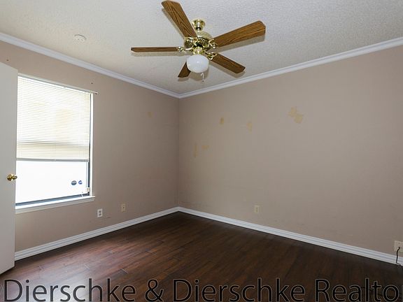 2nd image of 1121 Todd Ln