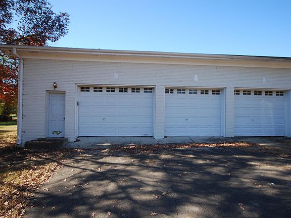 3rd image of 409 W Hillwood Dr