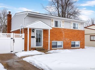 23452 Astrid Ln, Rockwood, MI 48173