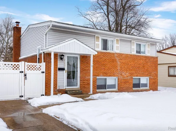 23452 Astrid Ln, Rockwood, MI 48173