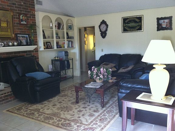 4th image of 700 Stafford Dr