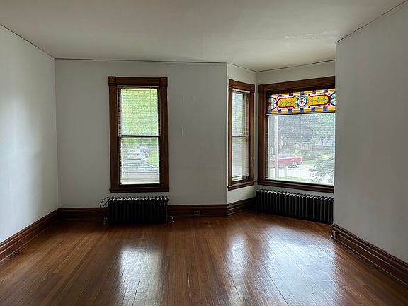 2nd image of 435 Woodward Ave APT A