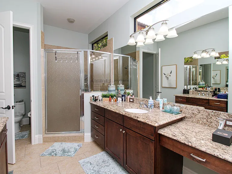 8000 Cordoba Pl — Photo 45