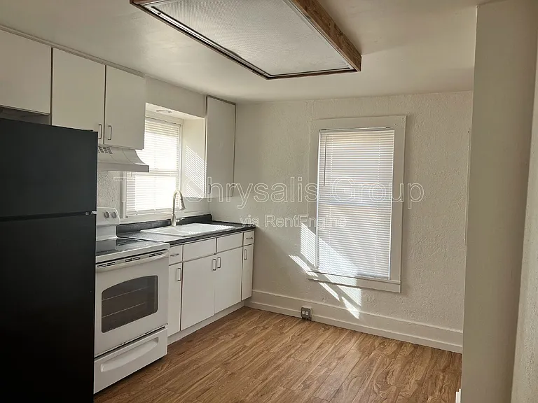 537 1/2 Bucklin St — Photo 6