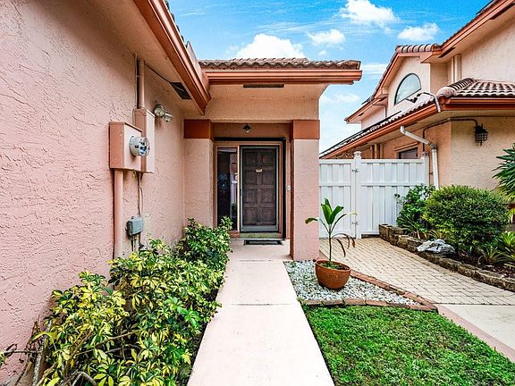 3rd image of 9420 NW 18th Manor