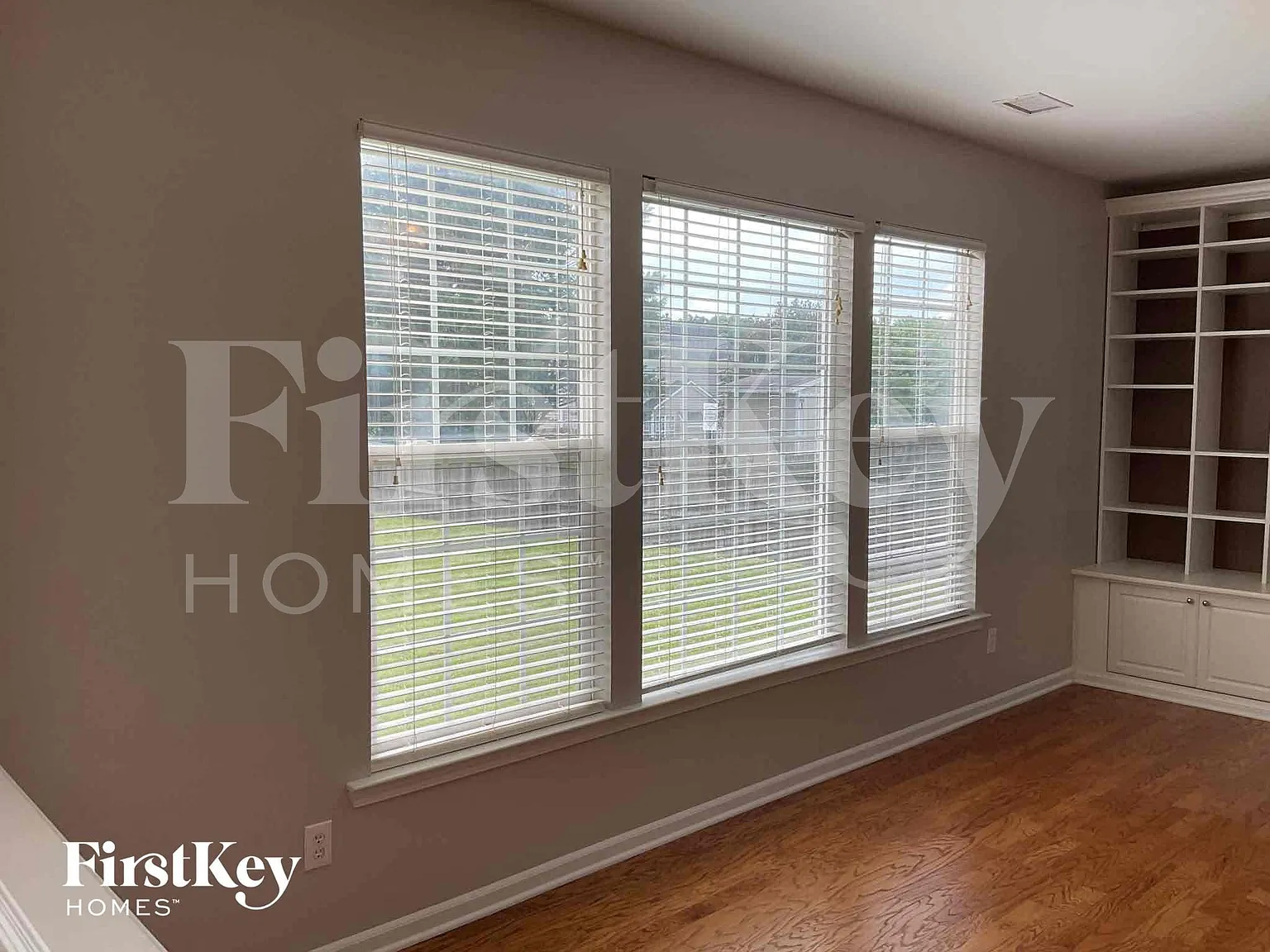 4 bed, 2.5 bath, 2905 sqft, $2,820 — Photo 3