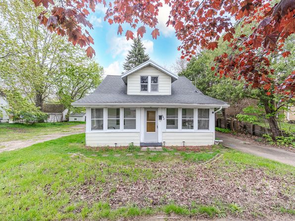 942 Calvary Ave NW, Grand Rapids, MI 49504