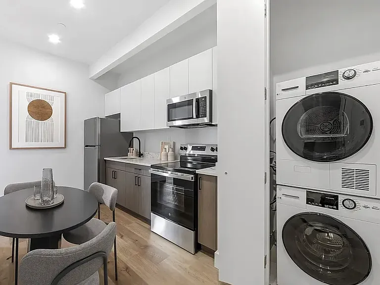 89-25 162nd St #602 — Photo 3