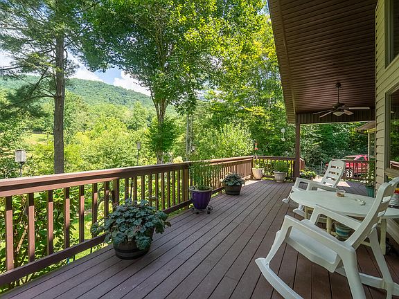 5th image of 212 Sycamore Dr