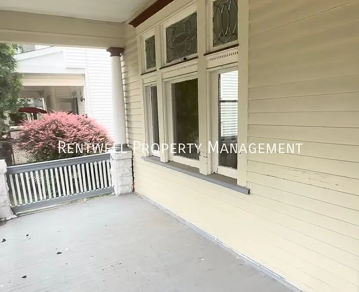 323 Boyles Ave — Photo 4