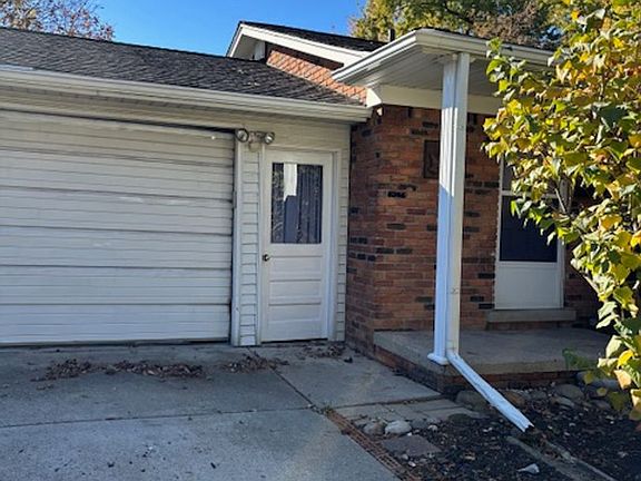 4th image of 798 Sunset St