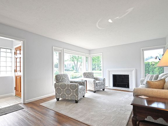 5th image of 739 Country Club Ln