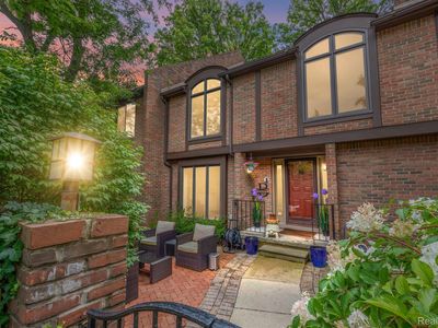 5111 Fairlane Woods Dr, Dearborn, MI, 48126