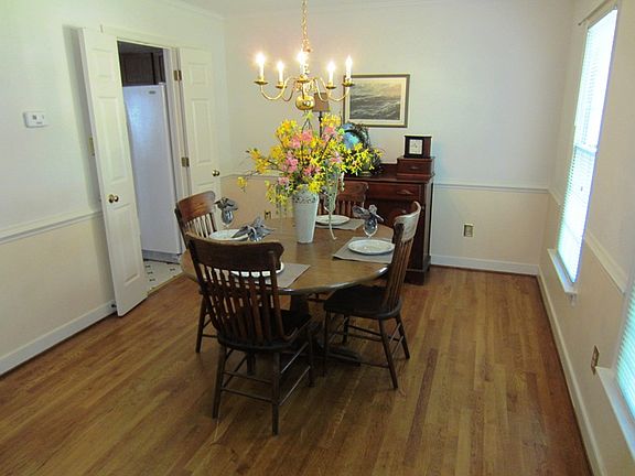 2nd image of 2421 Crowncrest Dr