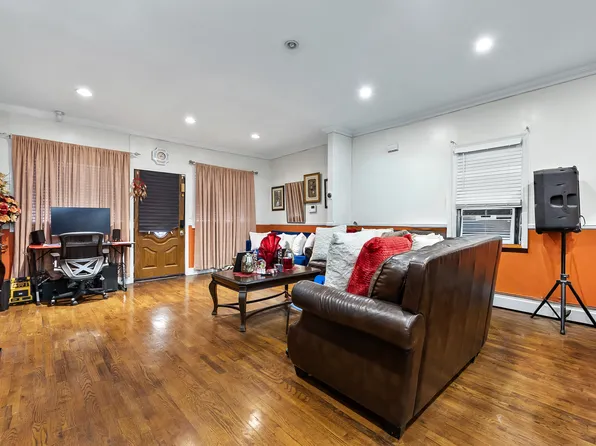 1048 East 94th Street image 4 of 23