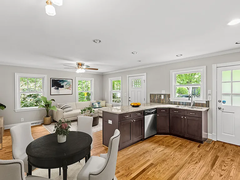 2301 Laburnum Ave — Photo 13