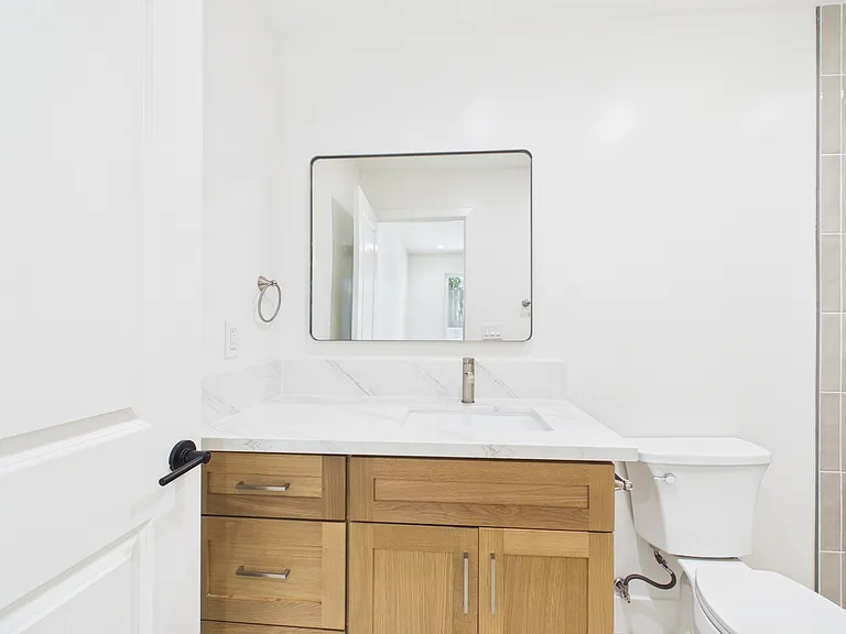1132 W Redwood St — Photo 8