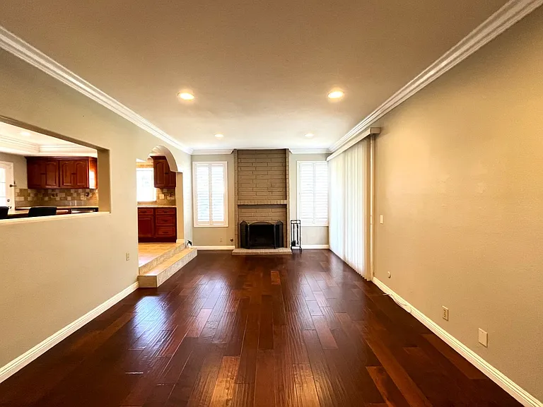 581 S Greenwich St — Photo 10