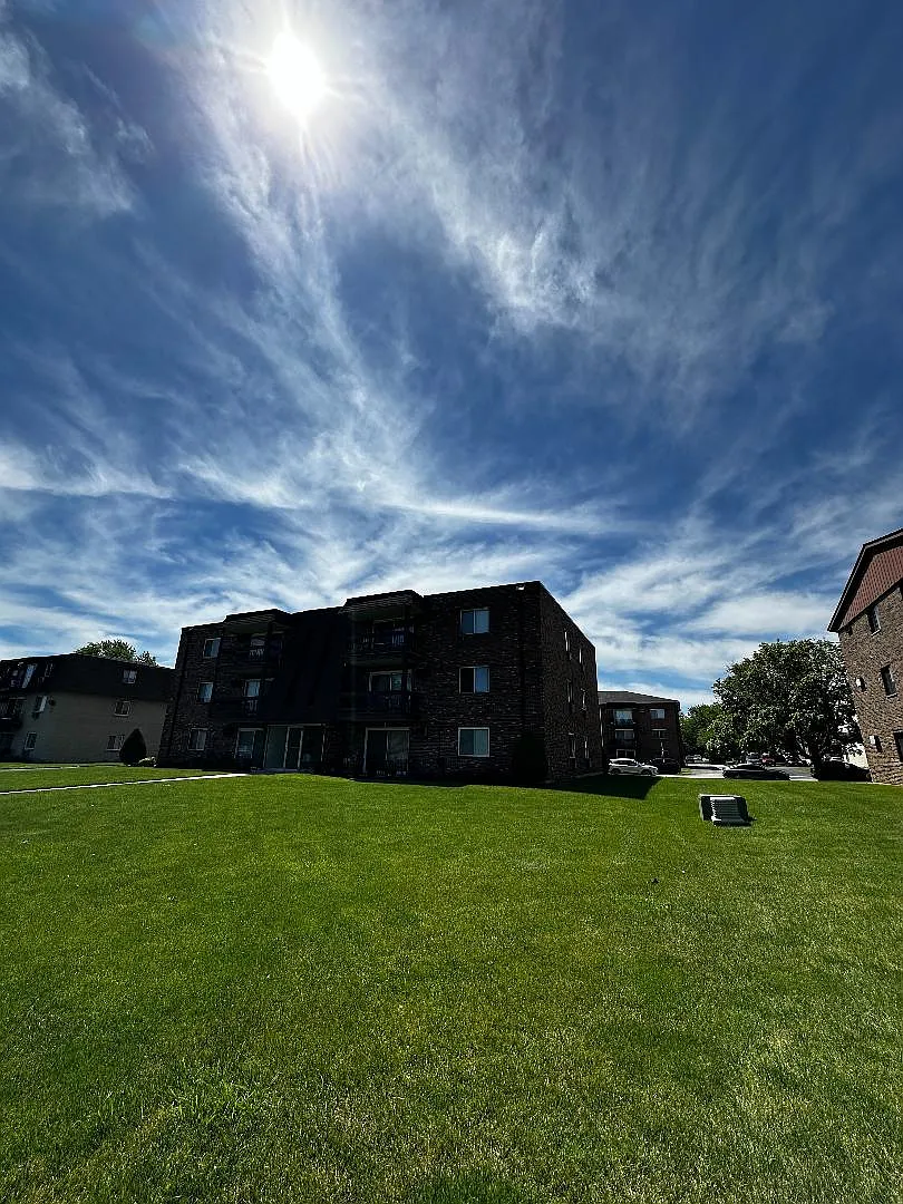 2 bed, 752 sqft, $1,700 — Photo 1