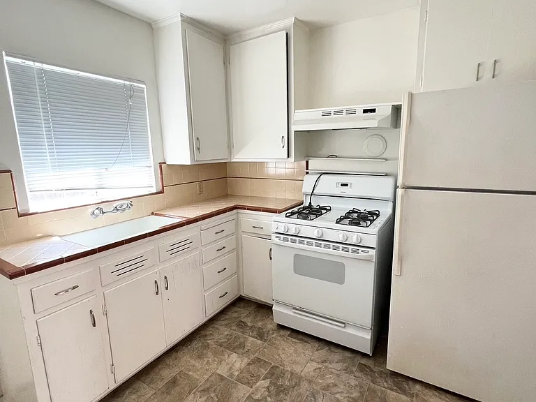729 Mountain View Ave #1 — Photo 4