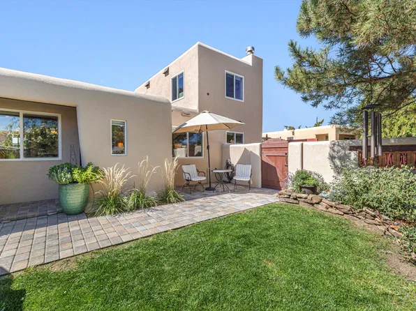 1002 Calle Margarita, Santa Fe, NM 87507