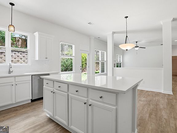 3rd image of 1222 Marinette Way