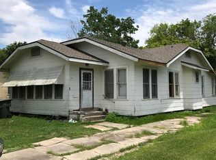 3520 6th St, Port Arthur, TX 77642