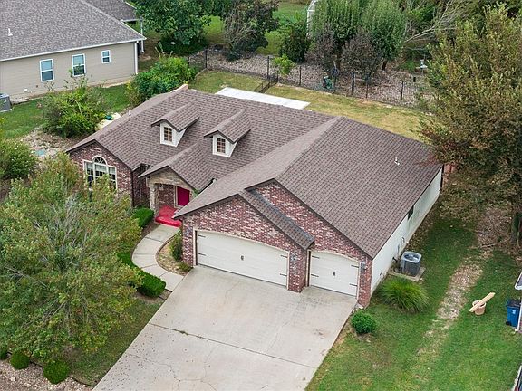 3rd image of 18 Queensferry Cir
