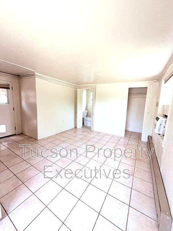 Studio, 1.0 bath, 500 sqft, $600 — Photo 3