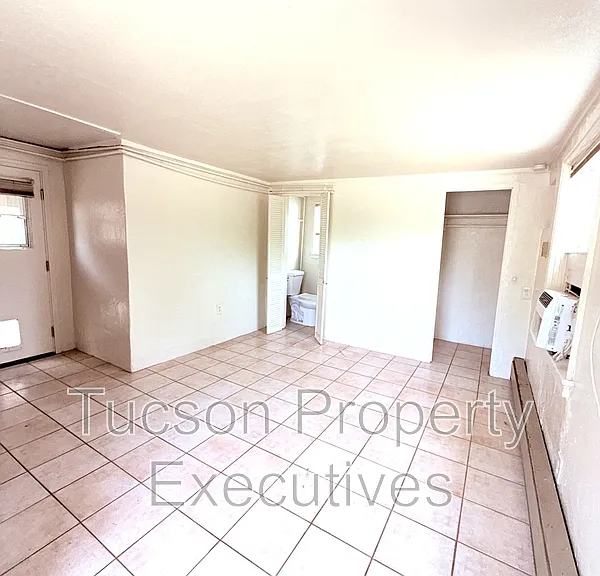 1233 E Mabel St #3 — Photo 4