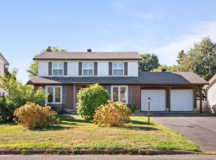 99 Queensline Dr, Ottawa, ON K2H 7J6