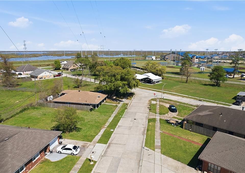 2nd image of 3928 Lyndell Dr