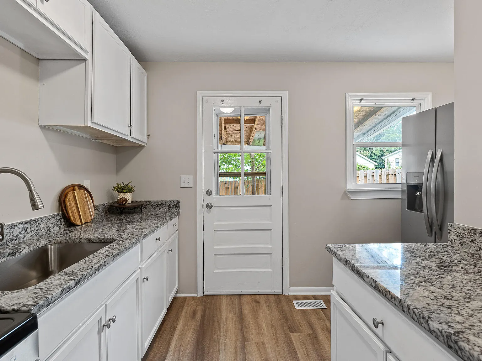 2 bed, 1.0 bath, 840 sqft, $1,200 — Photo 4