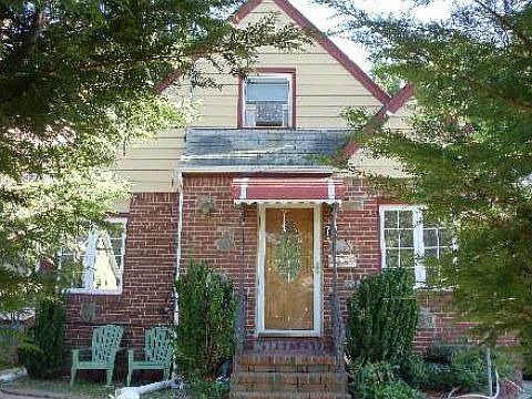 2nd image of 72 Wellington St