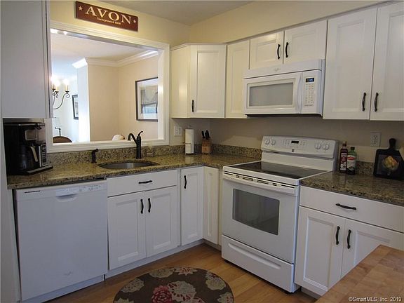 4th image of 23 Putnam Ln #23