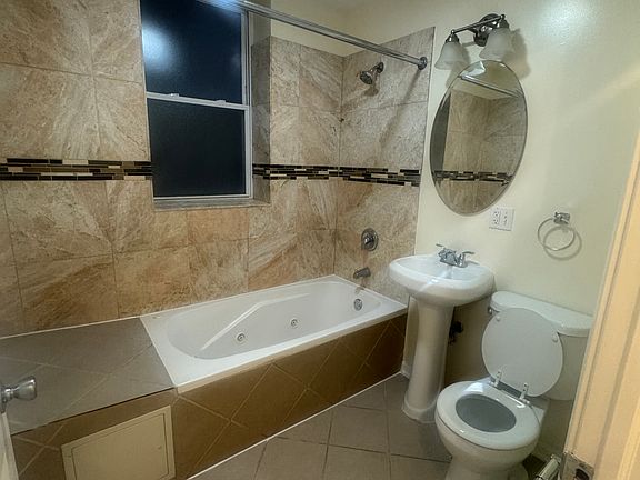 4th image of 54 E 50th St #1E