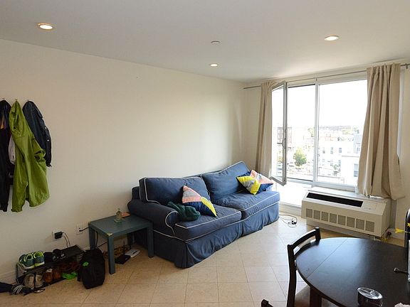 5th image of 179 Eagle St