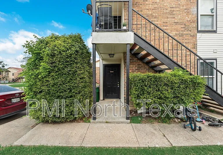 5109 Herrick Ct #C — Photo 1
