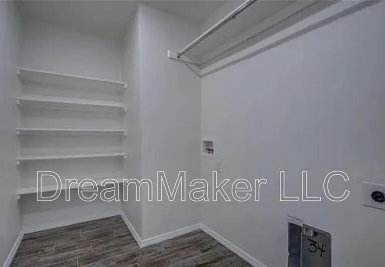 2405 S 28th Ter — Photo 22