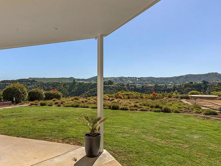 2075 Linda Flora Dr — Photo 23